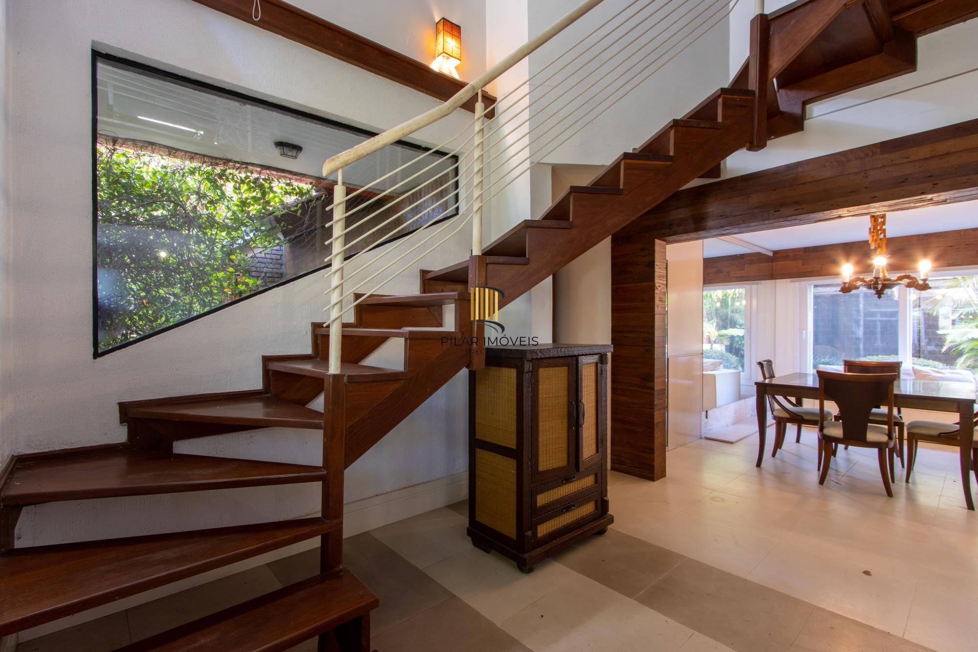 Excelente Casa em Condominio Fechado com 440,60m Dormitórios, sendo 2 Suítess