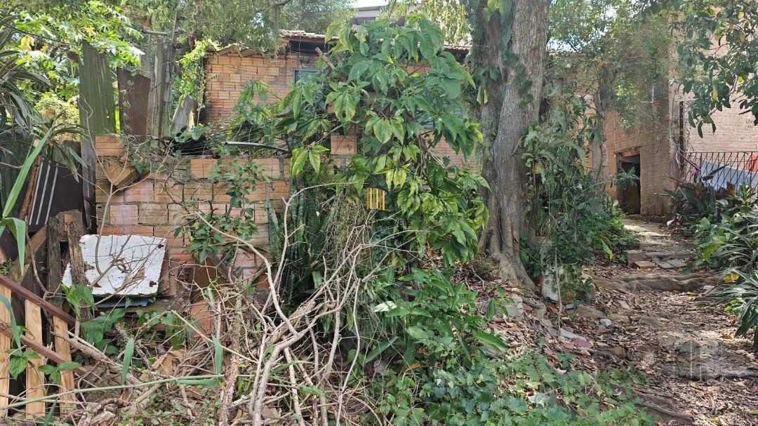  terreno irregular com frente de 1.50m e por 21.50 