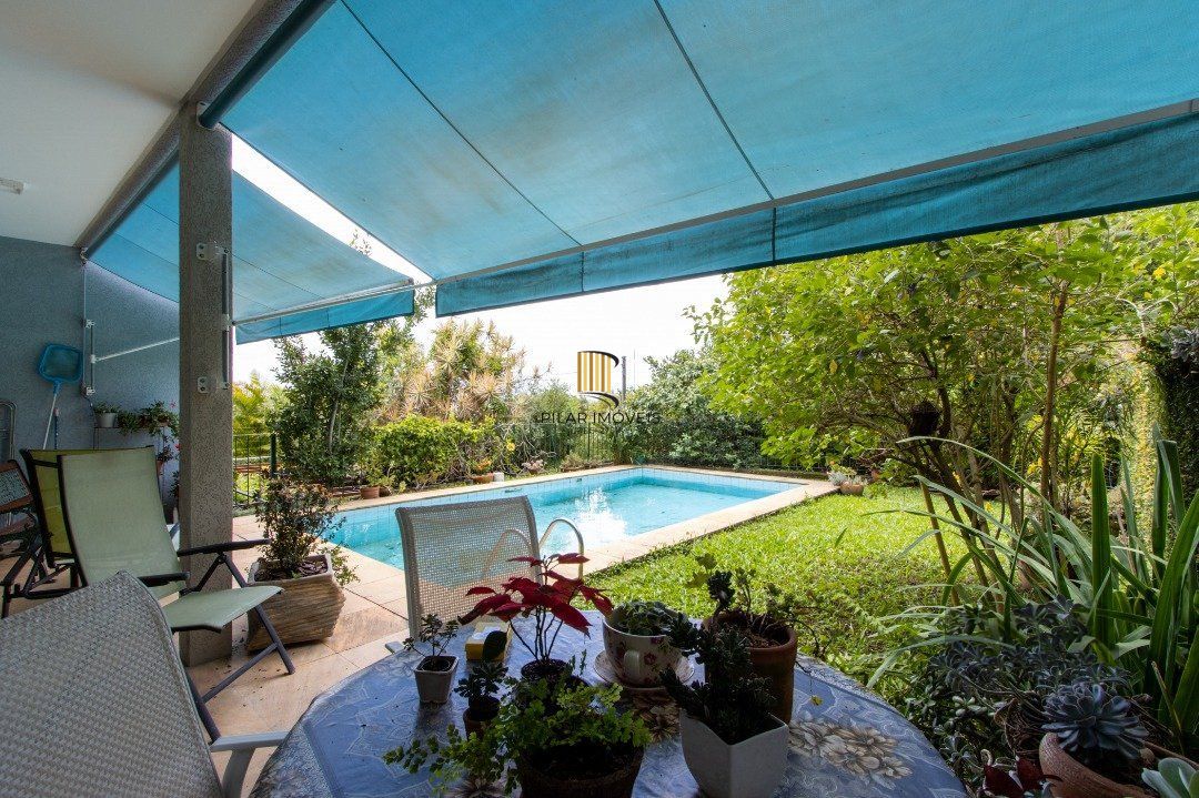 Sobrado com vista para Rio, 3 quartos, 2 suites, pátio, piscina, vaga para 4 carros - Bairro Vila Assunção