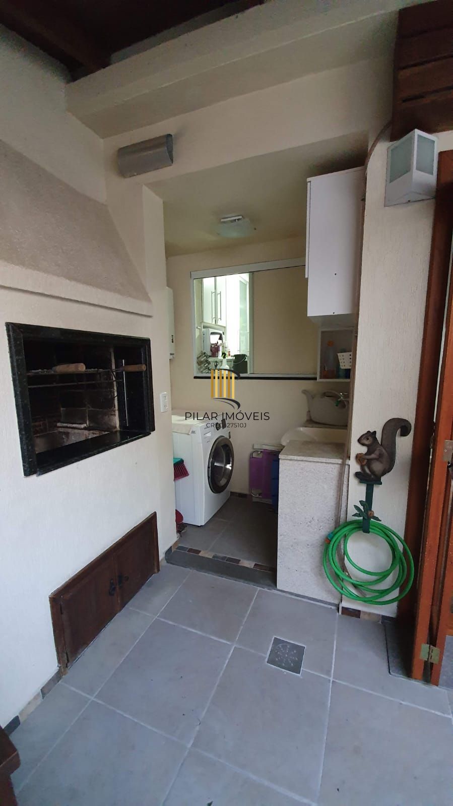 À venda sobrado em condomínio fechado e semi mobiliado!