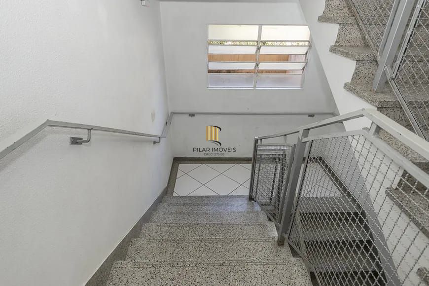 Apartamento de 2 quartos, no Bairro Tristeza, semi-mobiliado, com vaga escriturada.