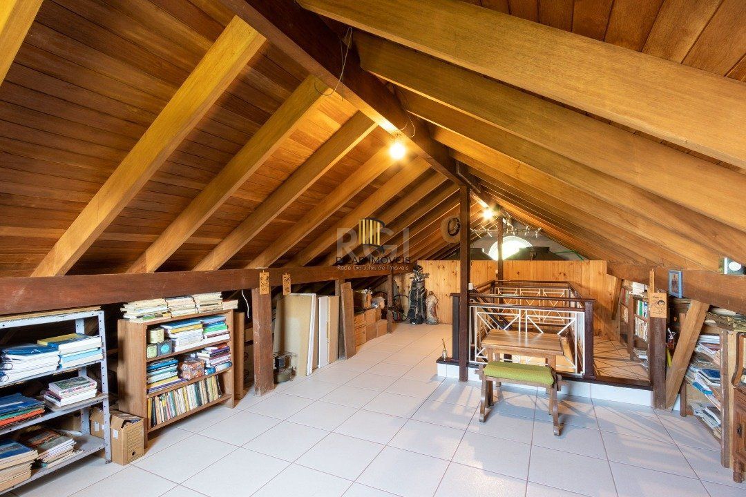 Casa para Venda - 352.19m², 4 dormitórios, sendo 1 suites, 4 vagas - Belém Novo