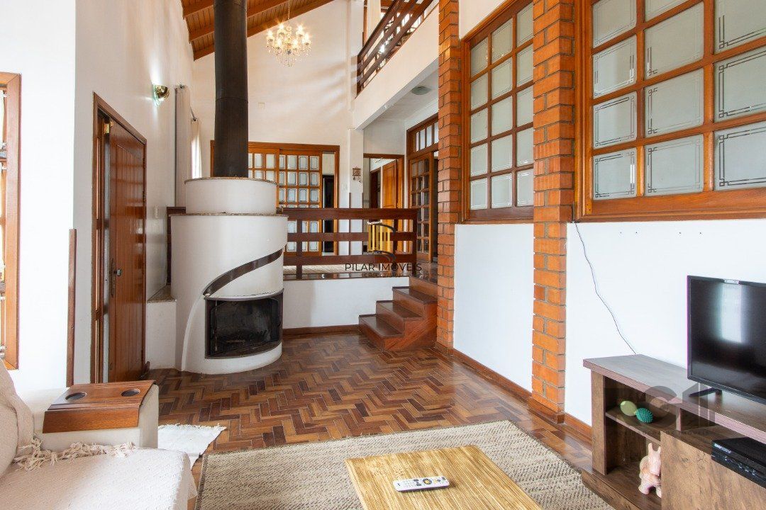Casa para Venda - 440m², 3 dormitórios, sendo 1 suites, 2 vagas - Santa Tereza