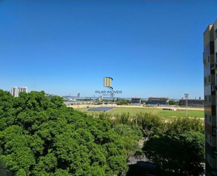 Apartamento  com 2 dormitórios, lavabo, banho social e churrasqueira integrada.