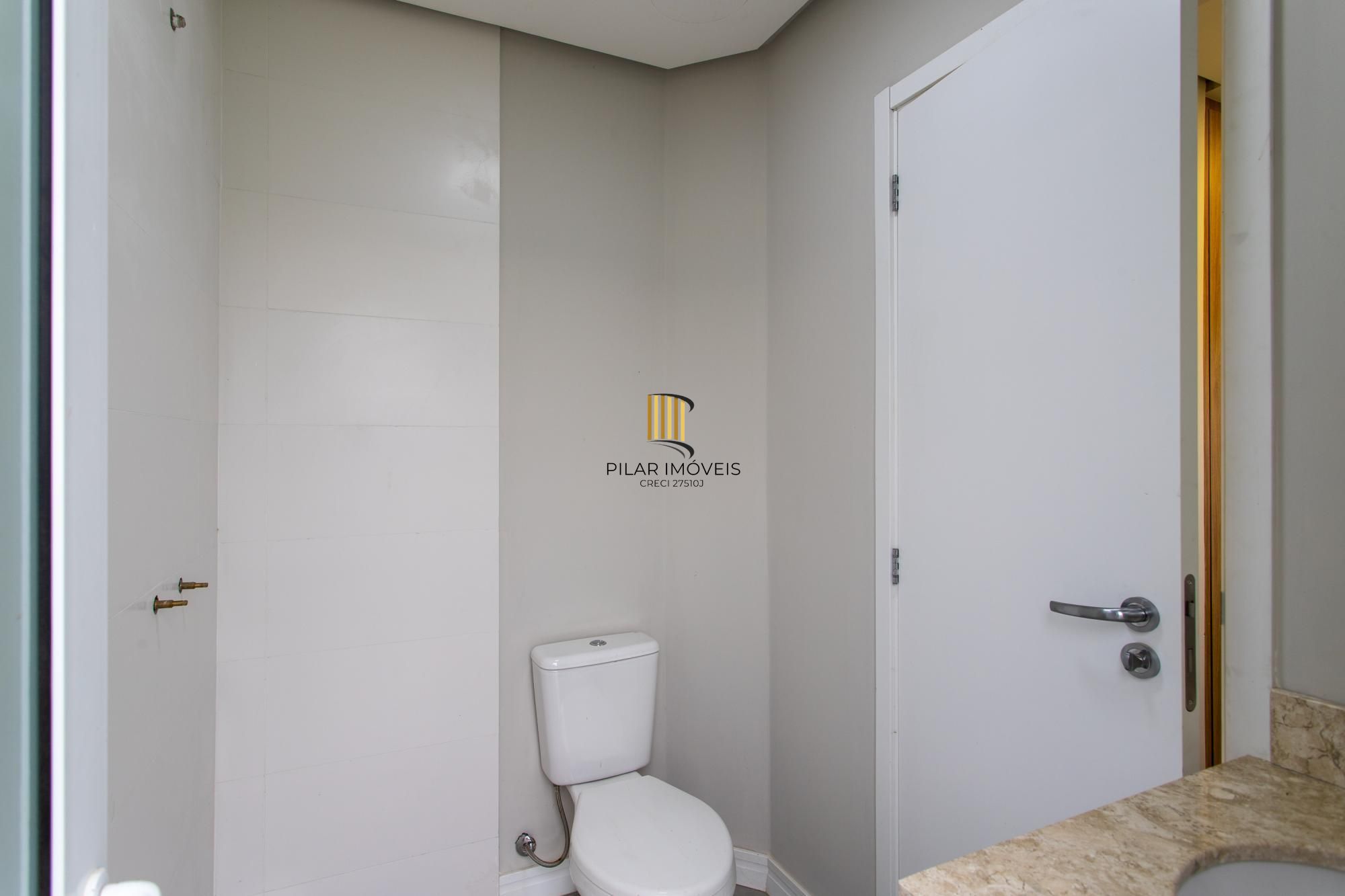 Casa Condominio para Venda - 300m², 3 dormitórios, sendo 3 suites, 2 vagas - Alphaville