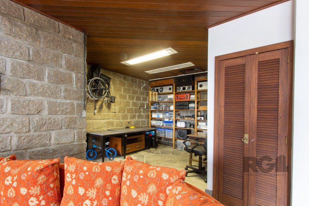 Casa para Venda com 4 dormitórios, sendo 2 suites e 4 vagas no bairro Jardim Isabel