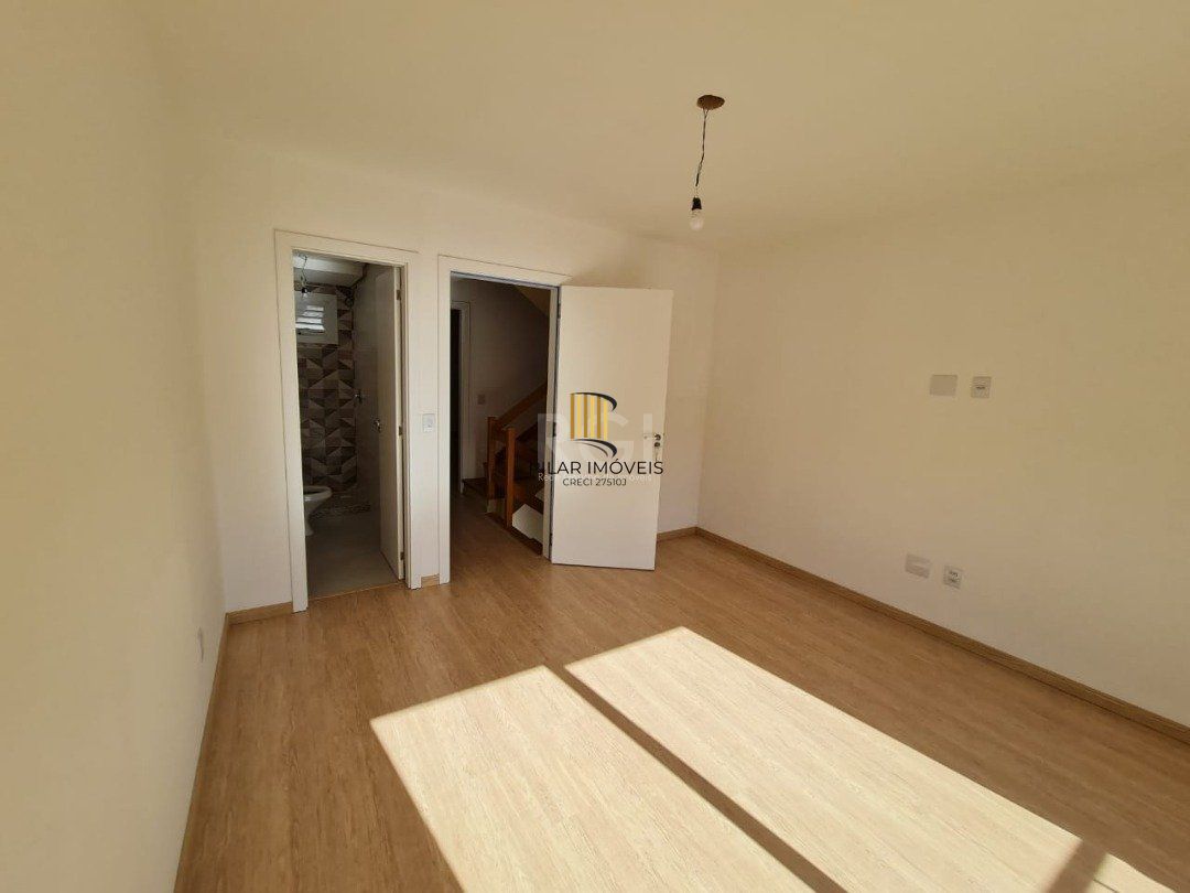 Casa para Venda - 133m², 3 dormitórios, sendo 3 suites, 1 vaga - Guarujá