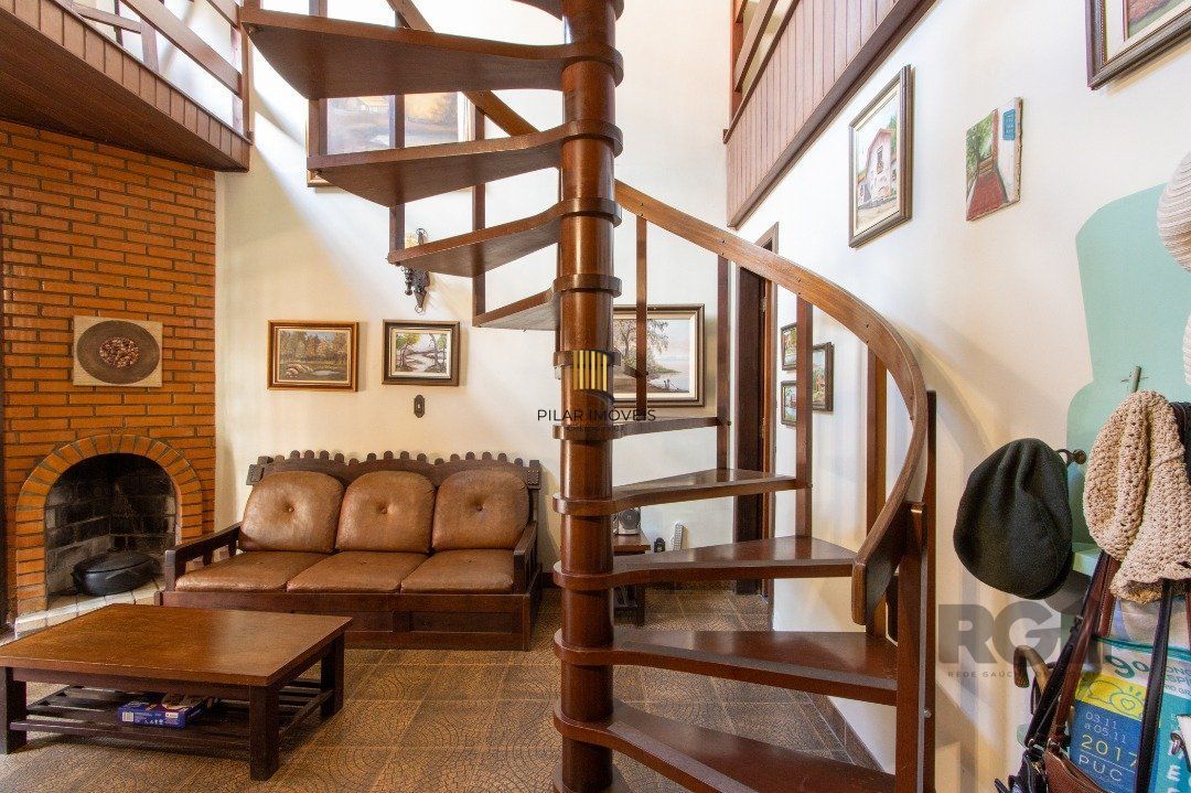Casa para Venda - 500m², 4 dormitórios, sendo 1 suites, 4 vagas - Coronel Aparício Borges