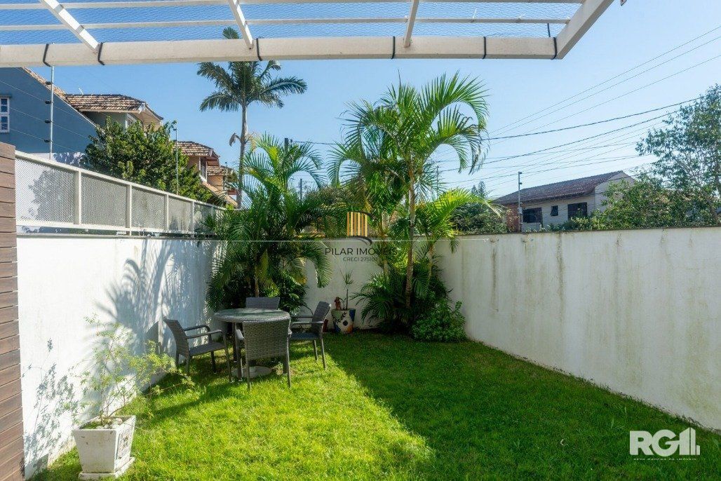 Casa, totalmente mobiliada, 3 dormitórios, 1 uma suíte com closet e sacada