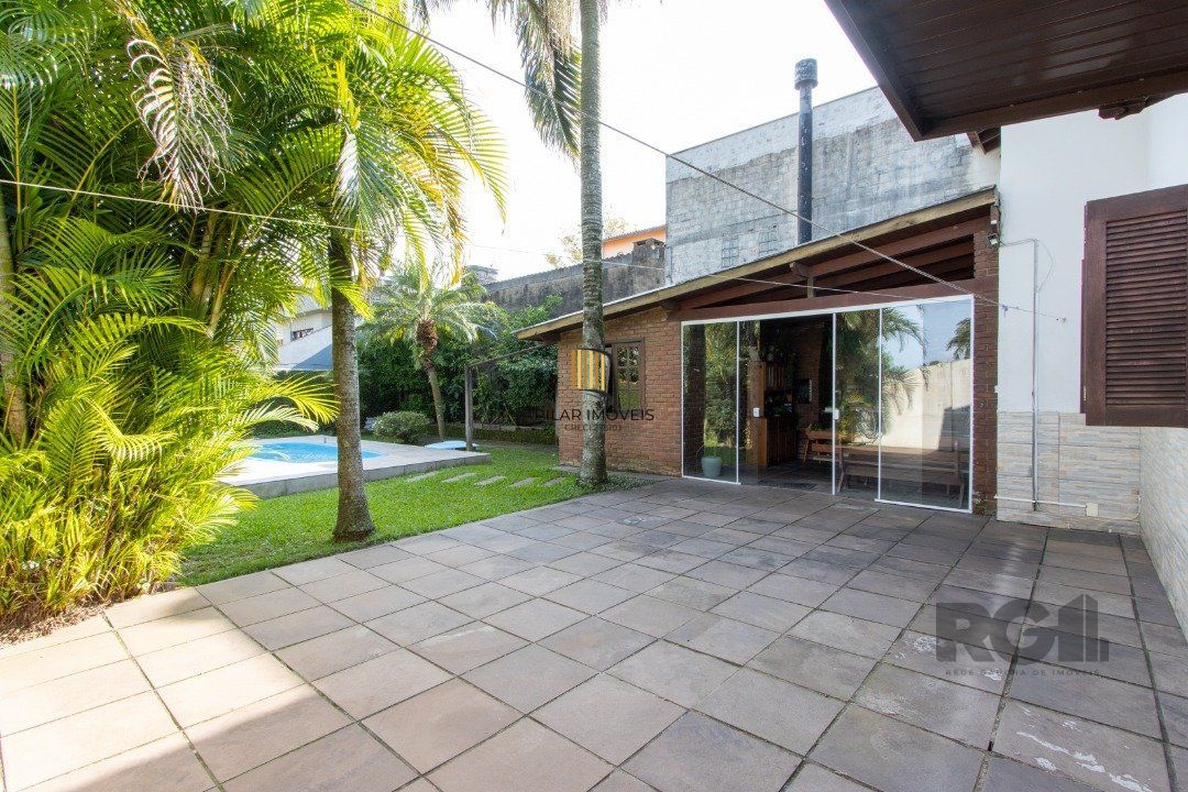 Casa 3 dormitórios no bairro Camaquã
