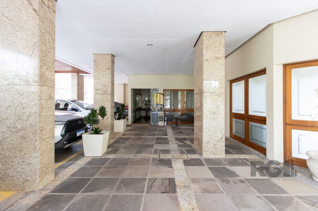 Apartamento 3 quartos, 1 suite, dependência, sacada com churrasqueira, 2 vagas - Bairro Menino Deus