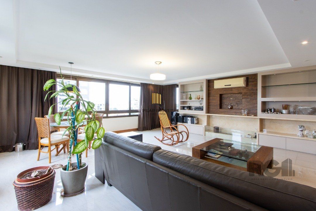 Apartamento na tristeza com três suítes e três vagas