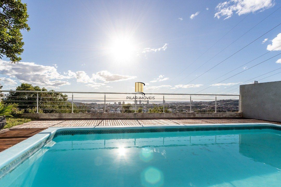 Casa para Venda - 470m², 3 dormitórios, sendo 1 suites, 6 vagas - Nonoai