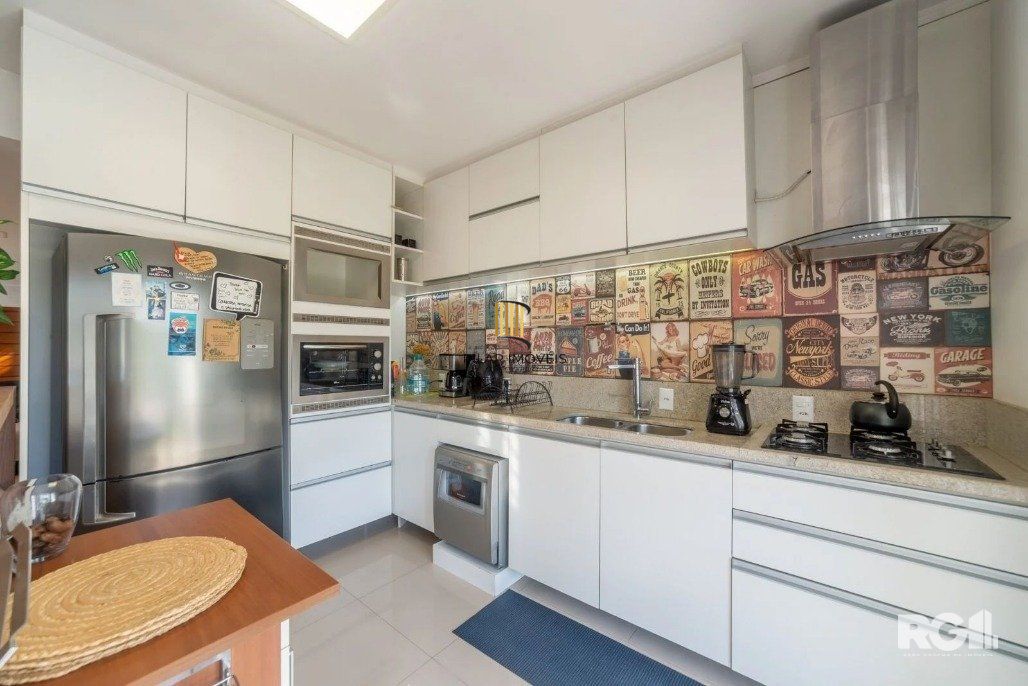 Casa, totalmente mobiliada, 3 dormitórios, 1 uma suíte com closet e sacada