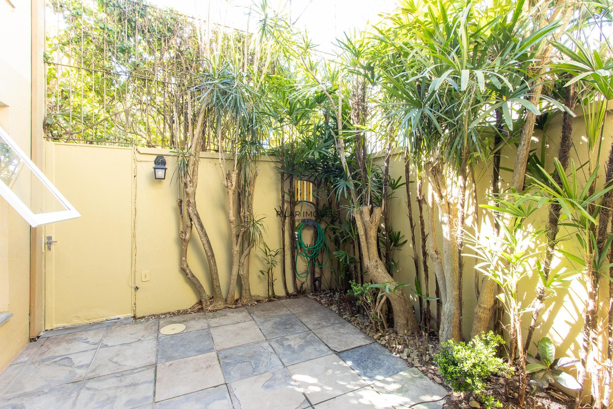 Casa condomínio, no bairro Tristeza, 175,17m² área privativa,03 dormitórios 01 suíte e 02 vagas!