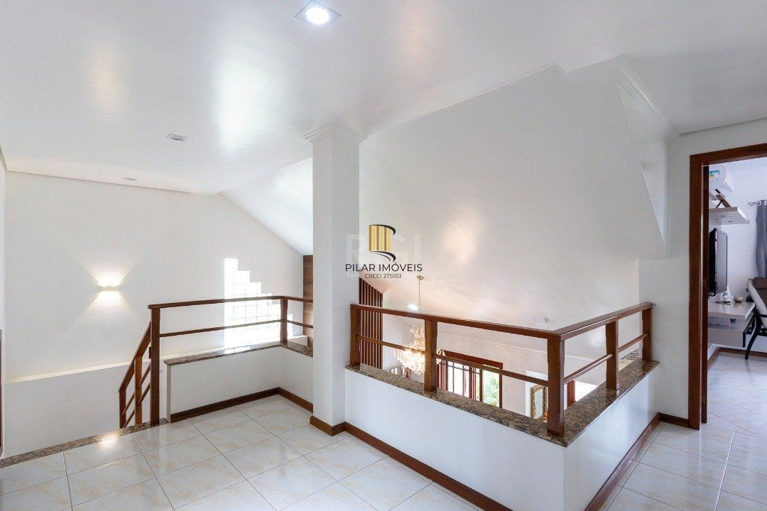 Casa para Venda - 293.76m², 3 dormitórios, sendo 1 suites, 6 vagas - Guarujá