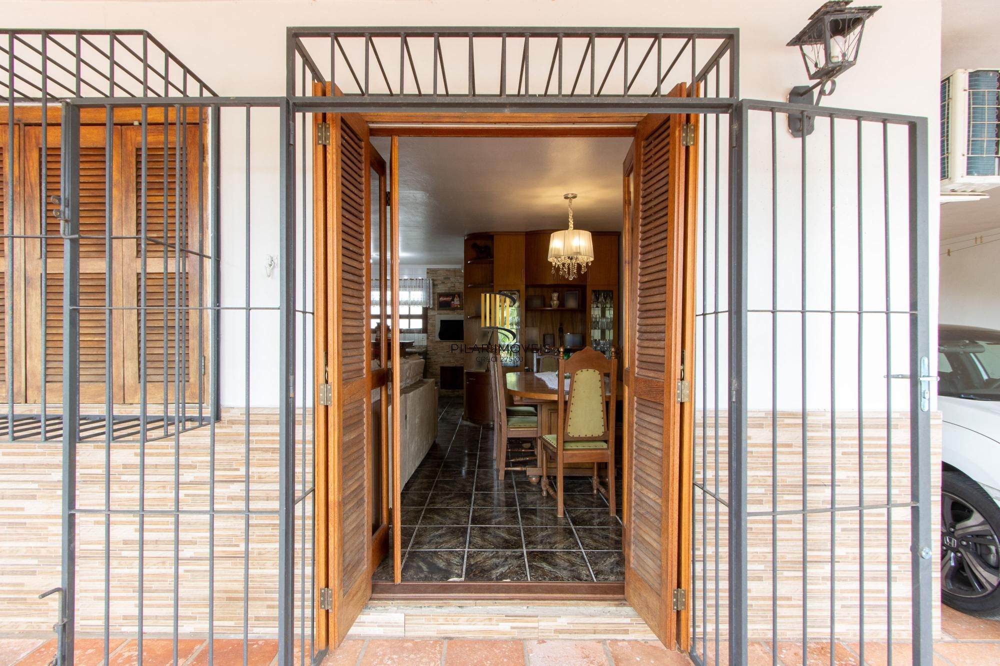 Casa em Vila Nova, Porto Alegre! Com 160m² de área privativa e um total de 899m²