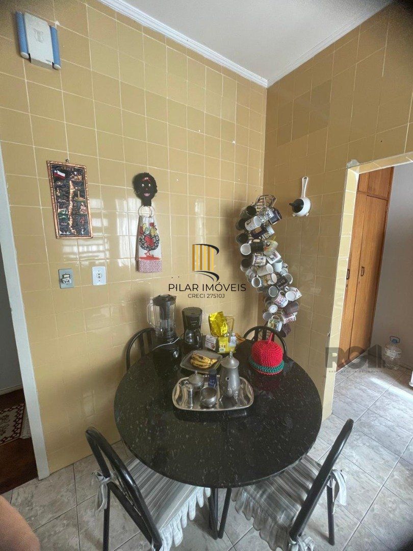 Apartamento no Petrópolis de 1 dormitório desocupado