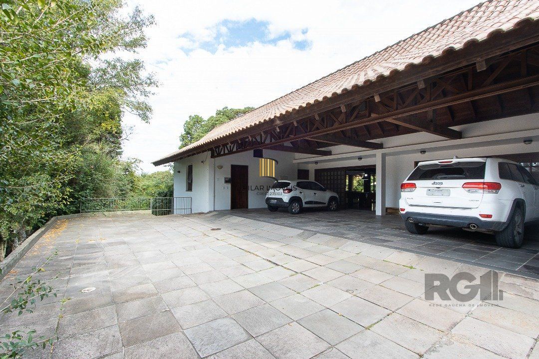 Casa de Condomínio 6 dormitórios no bairro Cavalhada