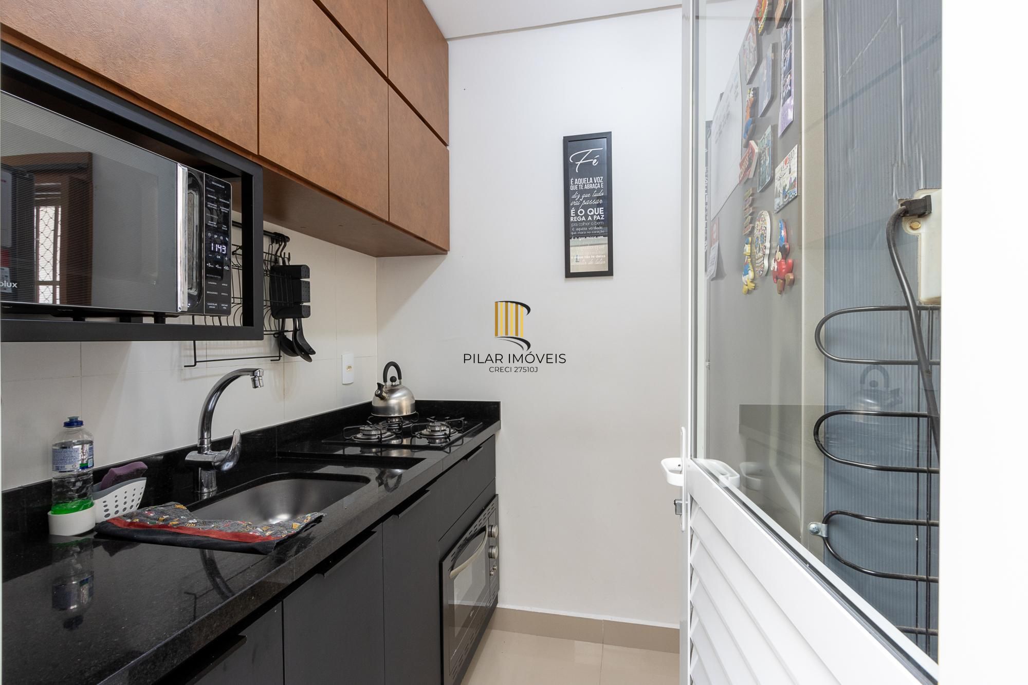 Linda  Casa em condomínio , localizada no bairro TRISTEZA, Zona Sul de PORTO ALEGRE..