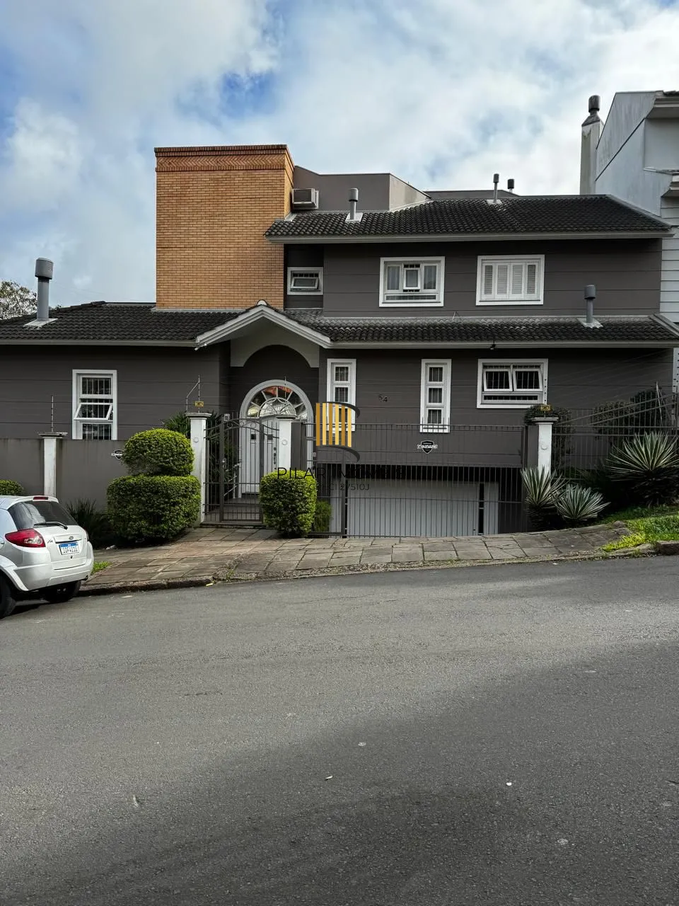 Casa 5 dormitórios no bairro Chácara das Pedras - Pilar Imóveis