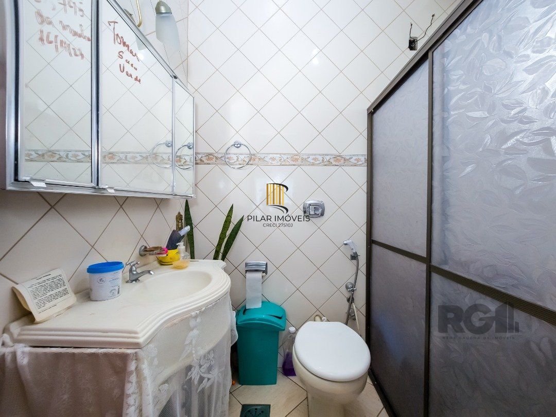 Casa para Venda - 210m², 3 dormitórios, sendo 1 suites, 2 vagas - Tristeza