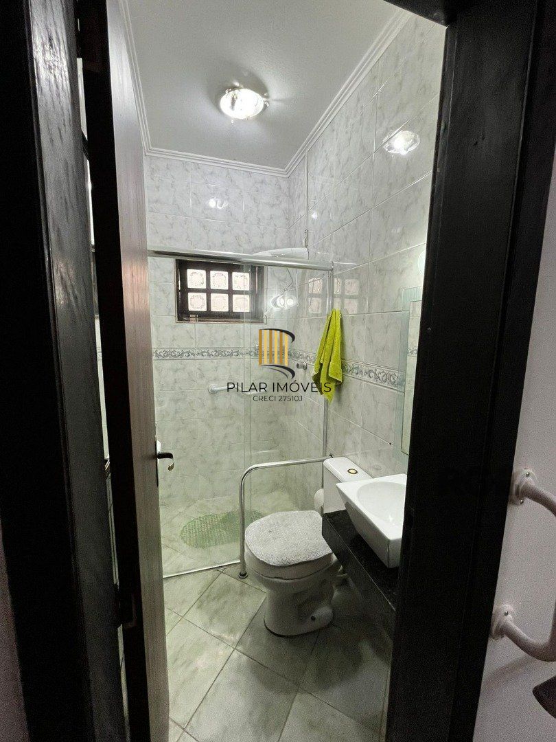 Casa 3 dormitórios no bairro Medianeira