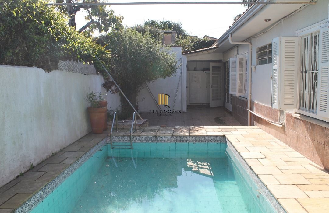 Casa para Venda - 221m², 3 dormitórios, sendo 1 suites, 4 vagas - Tristeza