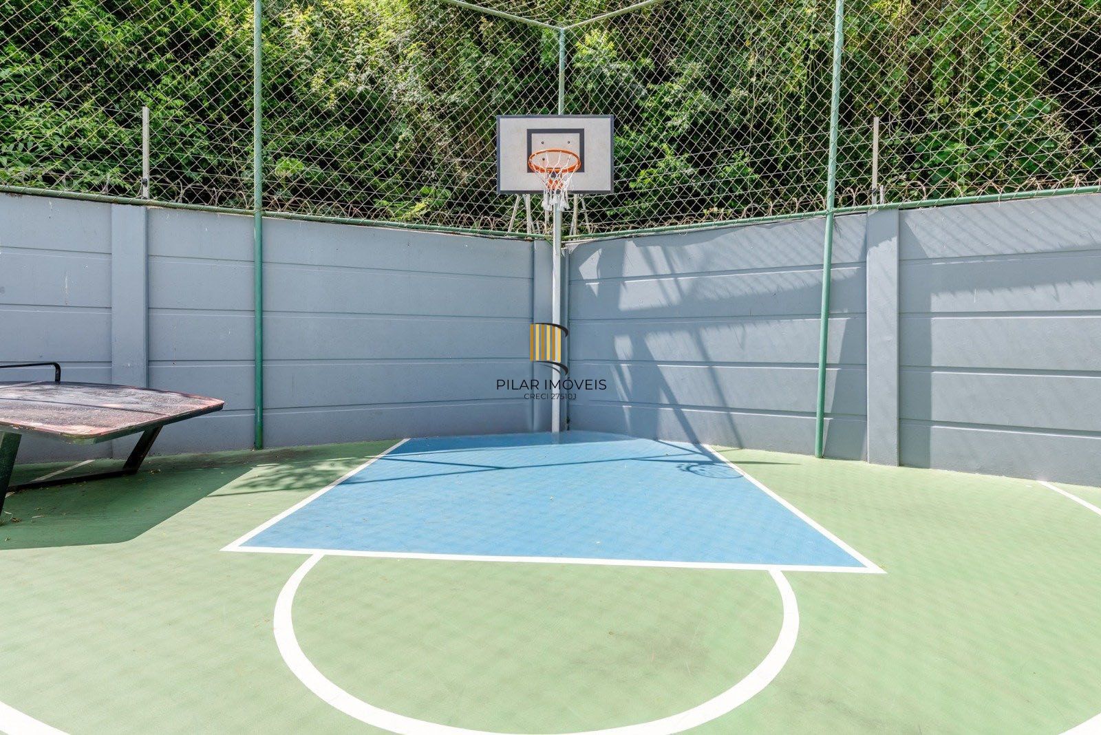 Casa em Condomínio com 228m² e 3 dormitórios, 1 suíte, 3 vagas no bairro Sarandi