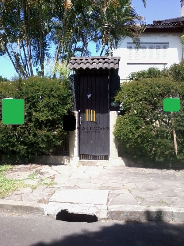 Casa Ampla com 2 pavimentos , grande pátio