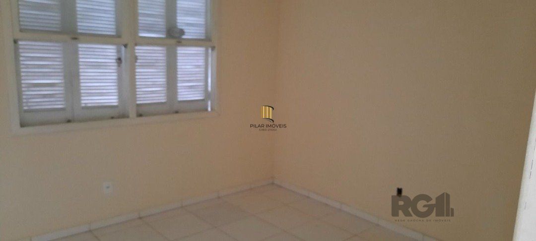 Oportunidade Imperdível: Prédio com 4 Apartamentos, Pátio e 2 Vagas de Garagem