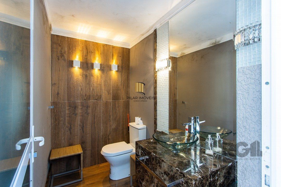 Casa no Condomínio Las Rocas, vista para o Guaíba, com 5 suítes