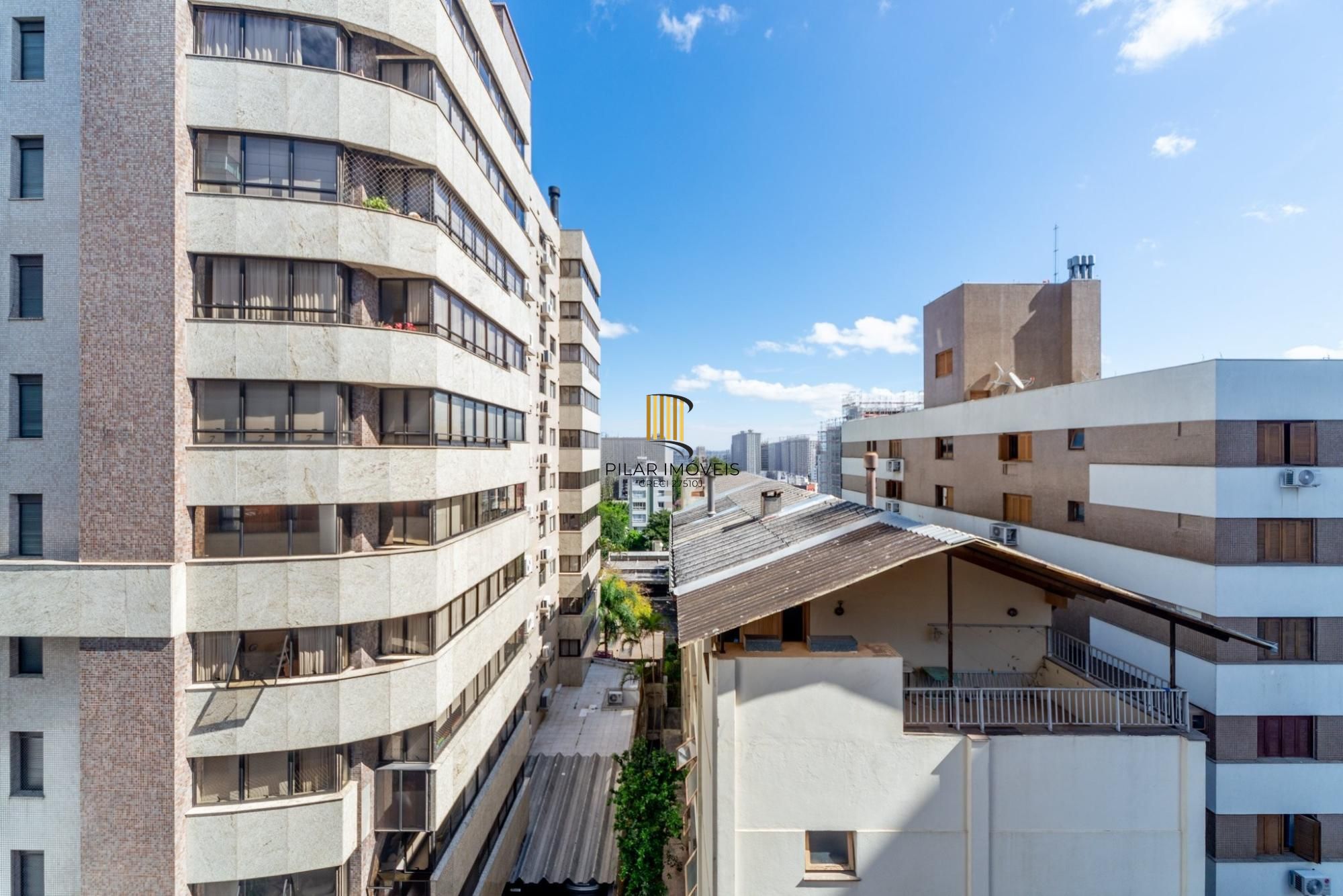 Cobertura com 206m², 3 dorm, Petrópolis e 2 vagas
