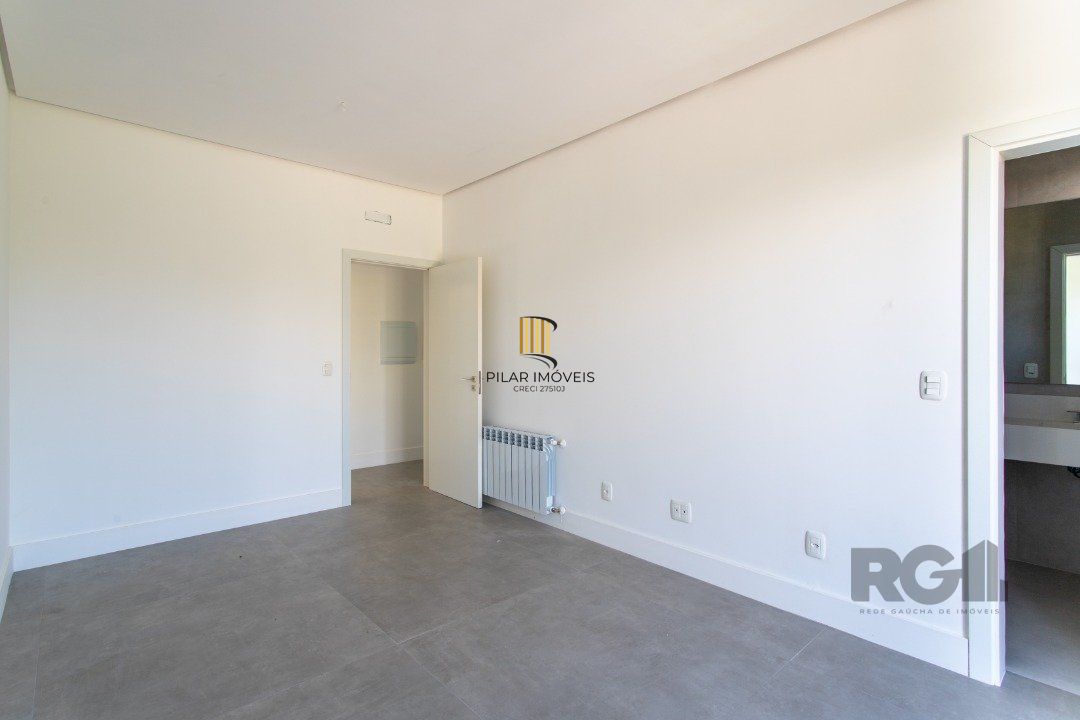A Casa Le Mans, uma residência térrea de esquina com 389,48m2 de área coberta