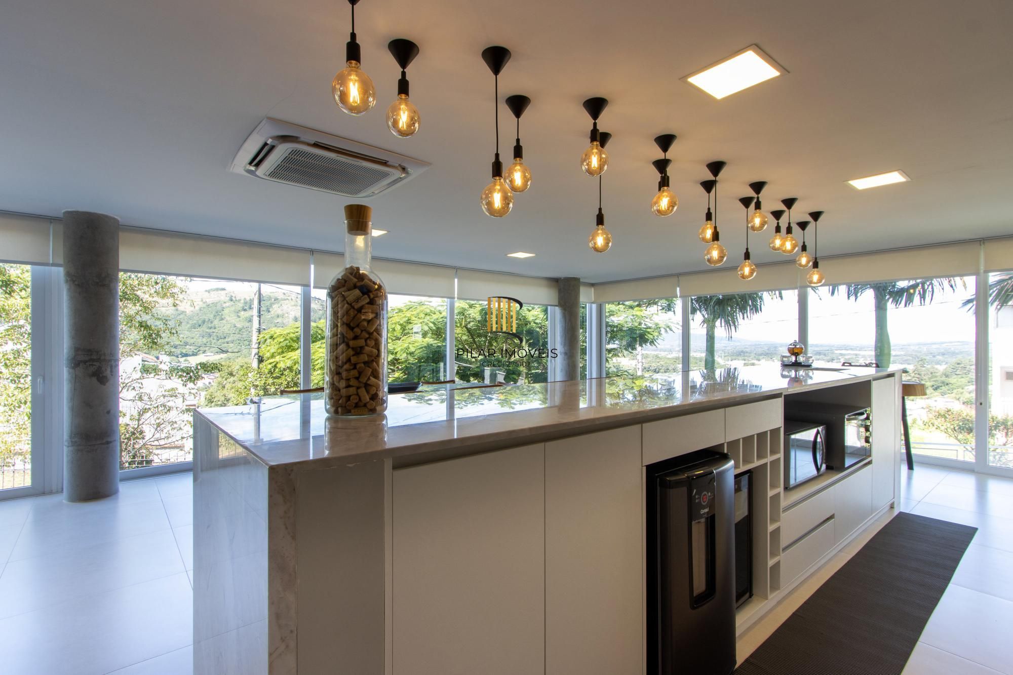 Luxuosa Casa em Condomínio de Alto Padrão com vista para Guaiba