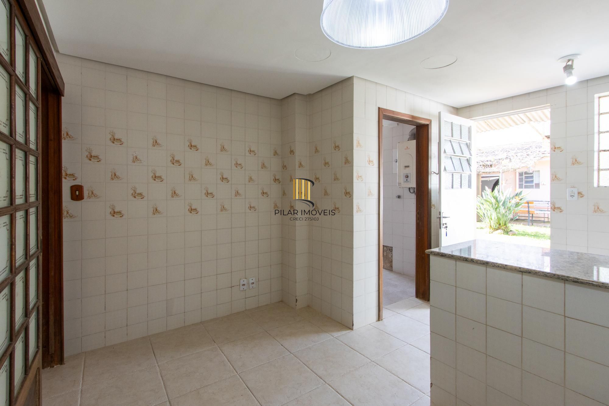Casa para Venda - 253.35m², 3 dormitórios, sendo 1 suites, 4 vagas - Serraria