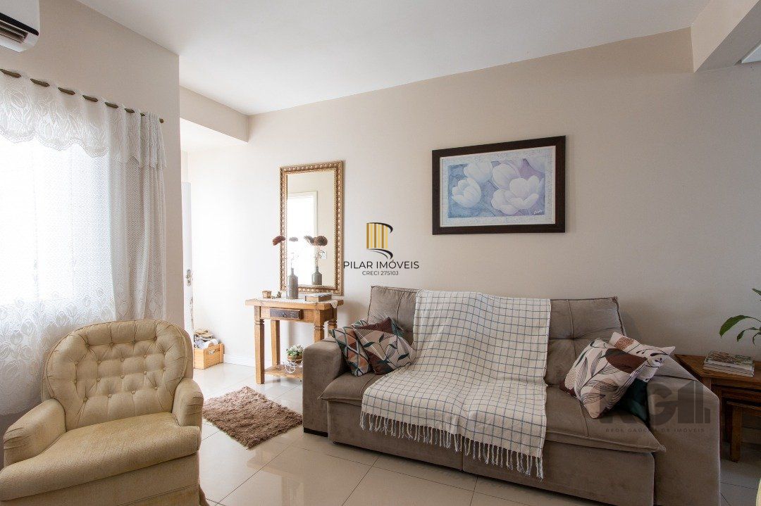 Casa 2 dormitórios no bairro Guarujá