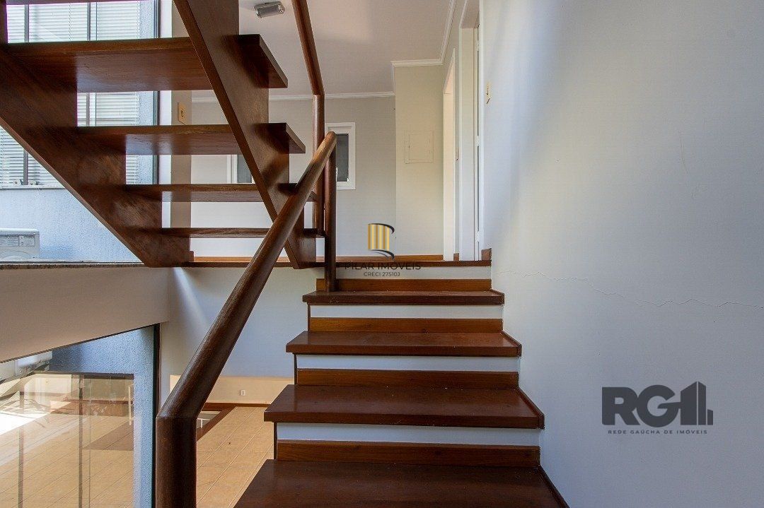 BELO SOBRADO, 3 QUARTOS, 1 SUITE, PISCINA, 320m² PRIVATIVOS - TRISTEZA