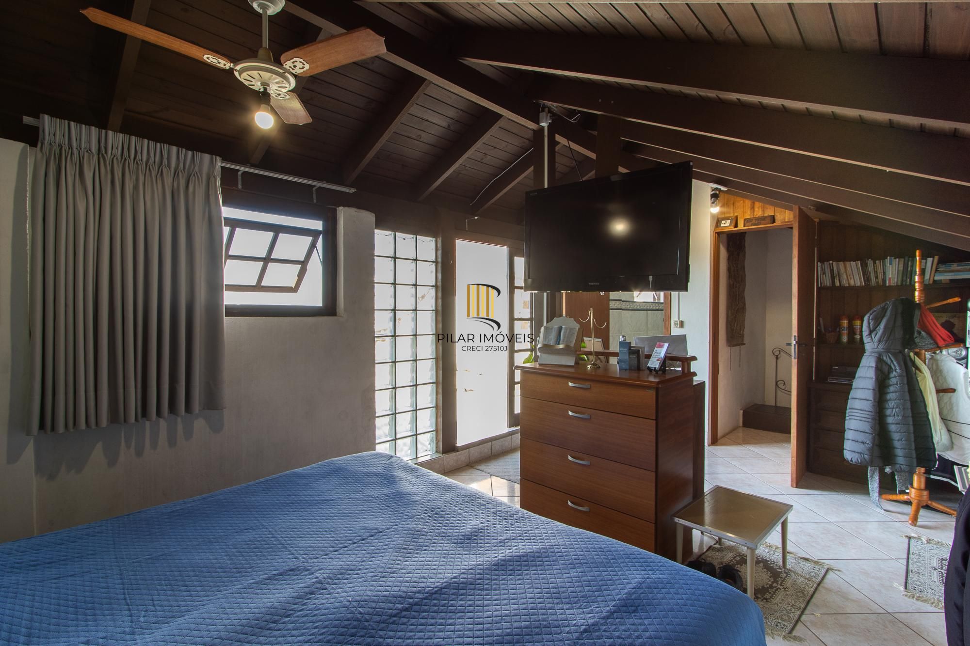 **Casa de 05 dormitórios, 03 suítes, 06 Banheiros, com 315,10m² privativos na Vila Conceição, Porto Alegre, RS**