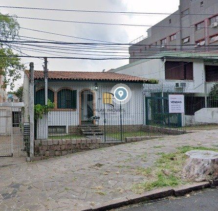 Casa para Venda - 300m², 3 dormitórios, 3 vagas - Petrópolis