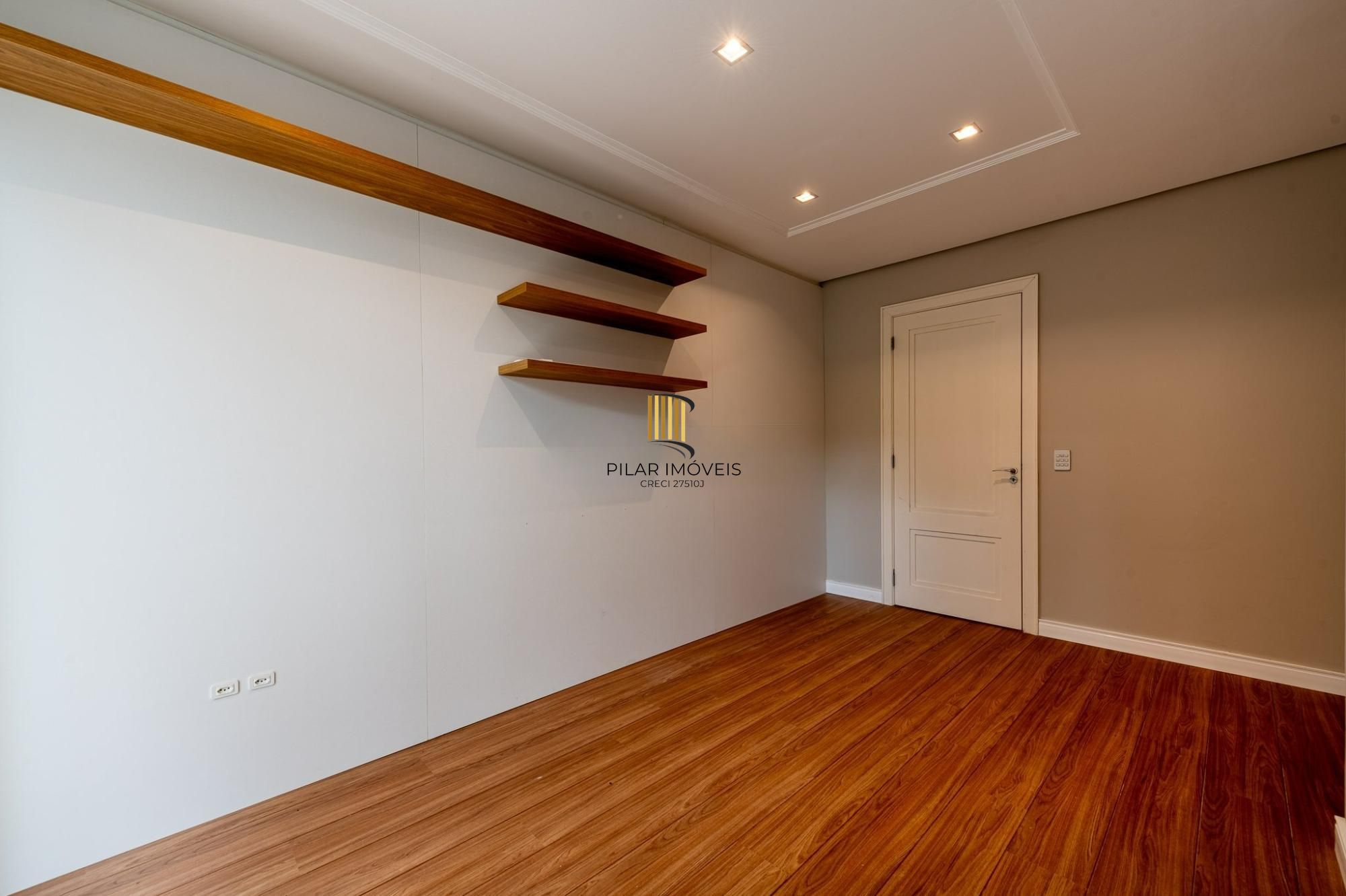 Casa de 4 dormitórios no bairro Três Figueiras