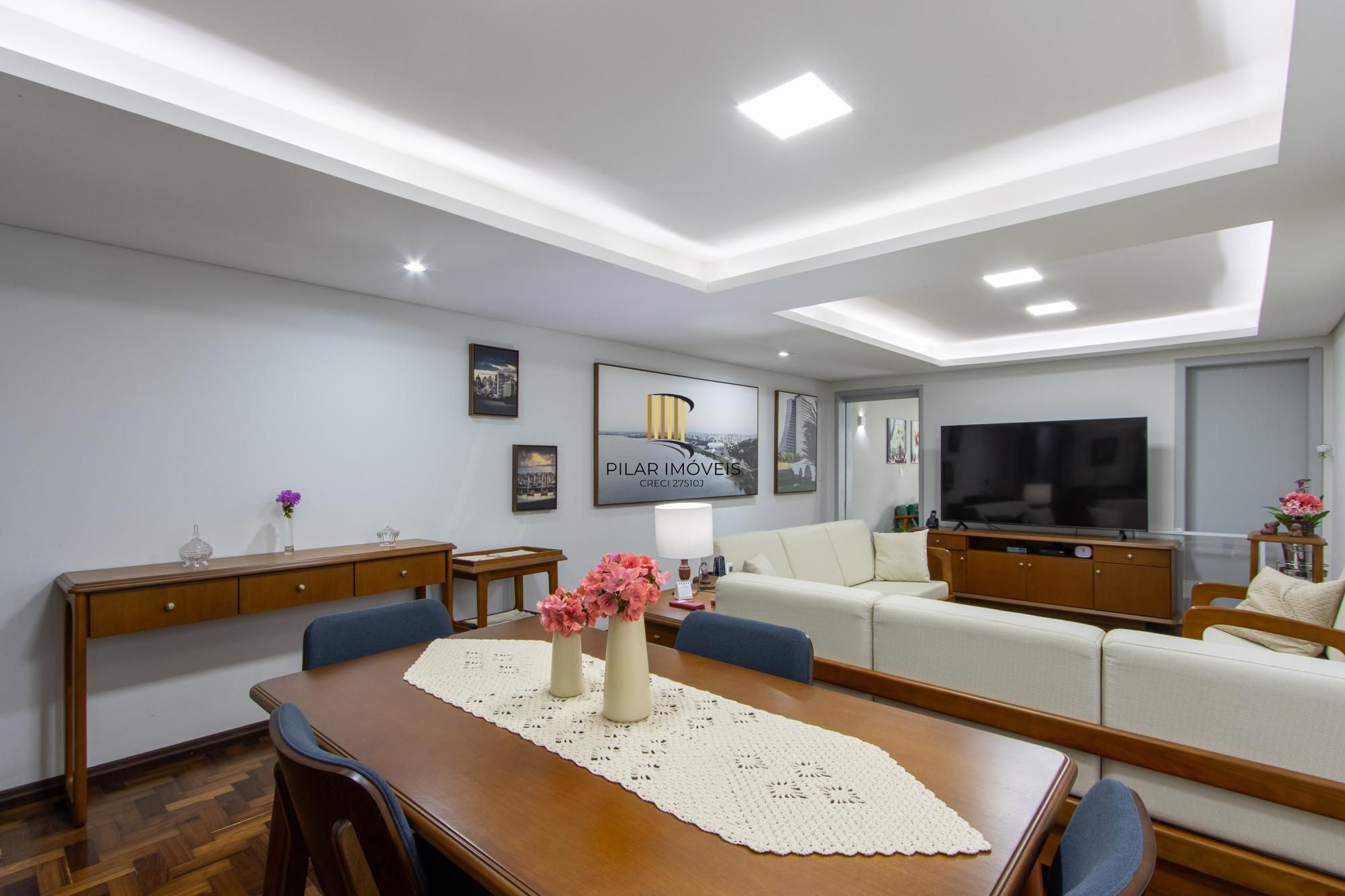 Casa TODA Reformada à Venda  – Mobiliada