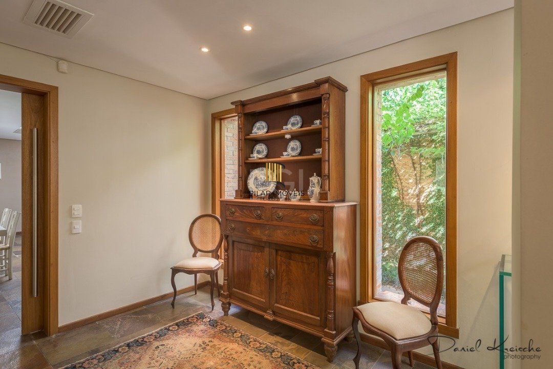 Casa para Venda - 418m², 5 dormitórios, sendo 1 suites, 6 vagas - Tristeza