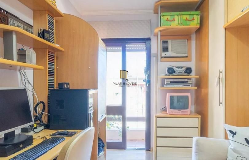 Linda casa com 3 dormitórios, sendo 1 Suíte, Sala Ampla no Condomínio de Ótima Localização