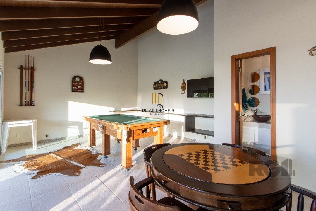 Casa com 5 suites com area privativa 714,00