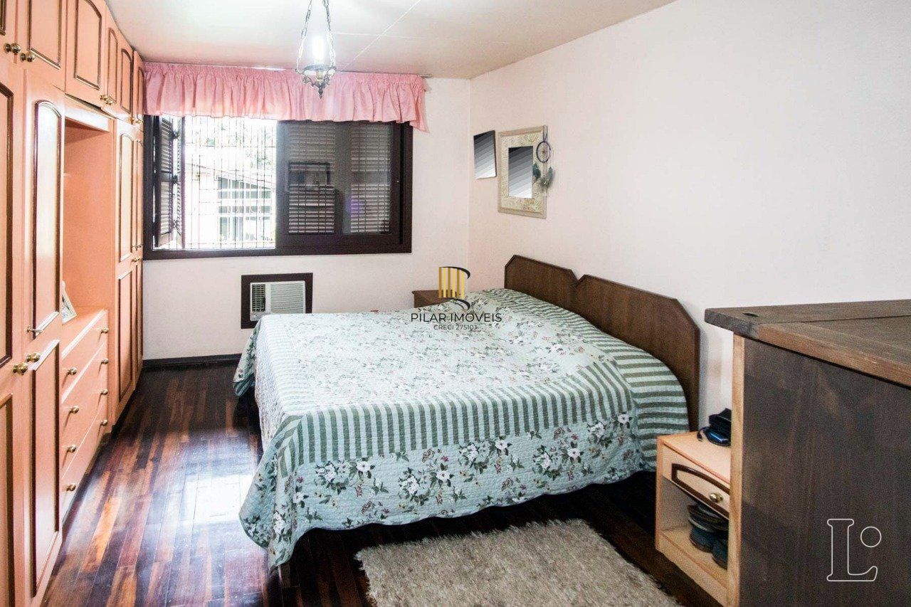 Casa para Venda - 485m², 4 dormitórios, sendo 1 suites, 3 vagas - Cristal