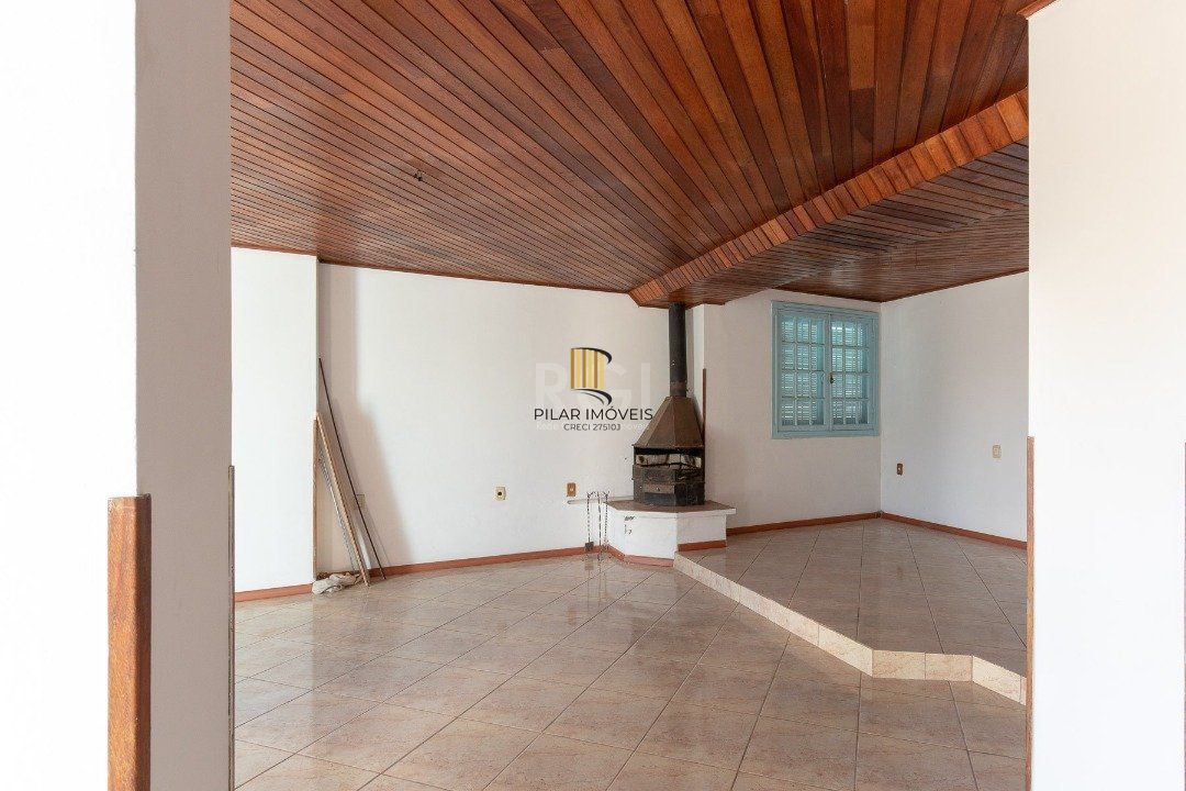 Casa com piscina em localização nobre no bairro Tristeza com vista para Rio Guaíba.