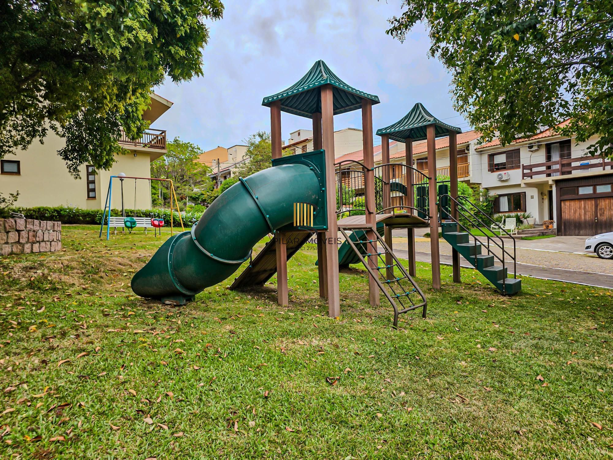 Casa em condomínio fechado, 5 dormitórios, Bairro Teresópolis