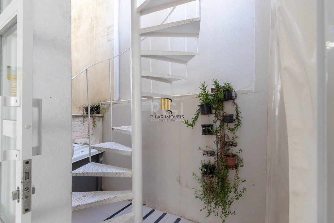 Casa para Venda - 199.62m², 5 dormitórios, 15 vagas - Tristeza