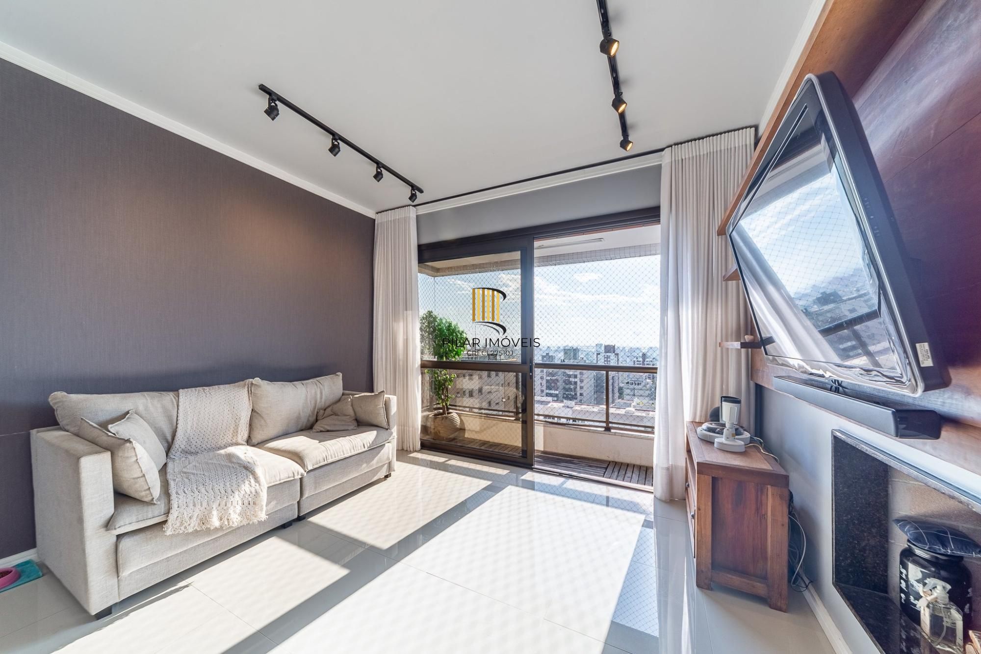 Apartamento 2 Dormitórios com Suíte e 2 Vagas no Petrópolis – 75m²